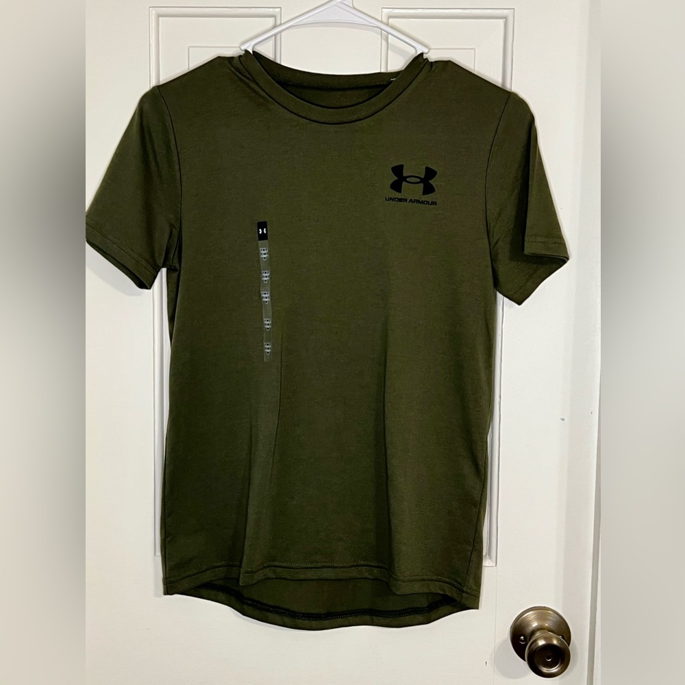 Boys NWT Under Armour T-shirt olive green